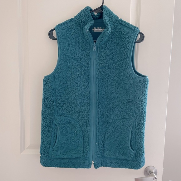 Teal fuzzy vest ✨ - Picture 1 of 4